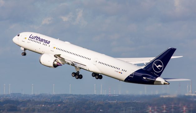 Lufthansa-Flugzeug hebt ab